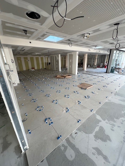 Pose de carrelage sur grand plateau